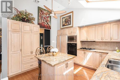 16 Palm Court, Hamilton, ON - Indoor Photo Showing Kitchen With Double Sink With Upgraded Kitchen