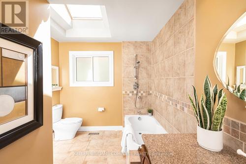 16 Palm Court, Hamilton, ON - Indoor Photo Showing Bathroom