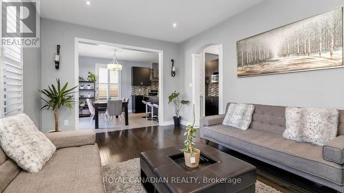 39 Orangeblossom Trail, Brampton, ON - Indoor Photo Showing Living Room