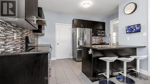 39 Orangeblossom Trail, Brampton, ON - Indoor Photo Showing Kitchen With Stainless Steel Kitchen