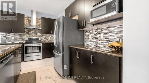 39 Orangeblossom Trail, Brampton (Credit Valley), ON - Indoor Photo Showing Kitchen With Stainless Steel Kitchen With Double Sink With Upgraded Kitchen