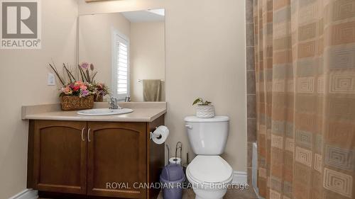 39 Orangeblossom Trail, Brampton, ON - Indoor Photo Showing Bathroom