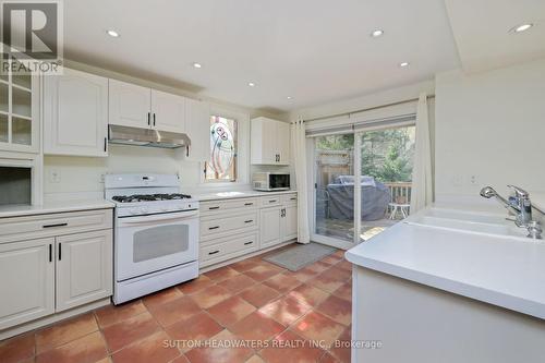 804 Forks Of The Credit Road, Caledon, ON - Indoor Photo Showing Kitchen