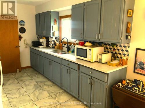 1762 County Rd 11 Road, Greater Napanee, ON - Indoor Photo Showing Kitchen With Double Sink