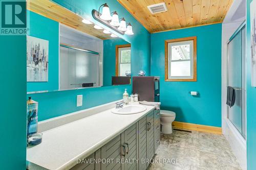 370 James Street, Wellington North, ON - Indoor Photo Showing Bathroom