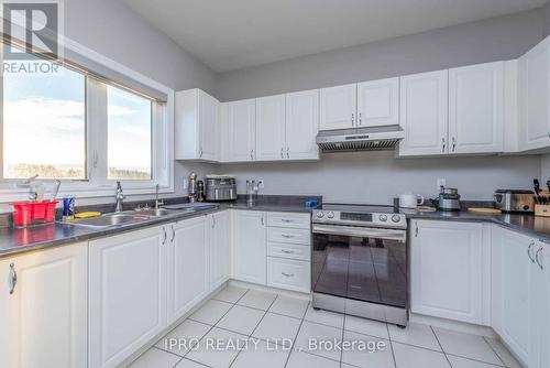 121 Elm Street, Southgate, ON - Indoor Photo Showing Kitchen With Double Sink