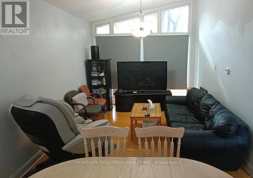 35 Grangemill Crescent, Toronto, ON - Indoor Photo Showing Living Room