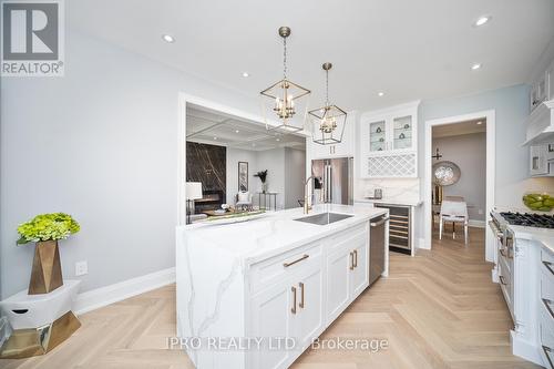 1468 Farrow Crescent, Innisfil, ON - Indoor Photo Showing Kitchen With Upgraded Kitchen