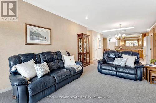 238 Hepburn Crescent, Hamilton, ON - Indoor Photo Showing Living Room