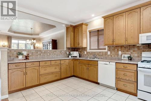 238 Hepburn Crescent, Hamilton, ON - Indoor Photo Showing Kitchen