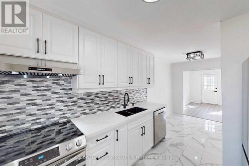 B - 137 Wellesley Crescent, London, ON - Indoor Photo Showing Kitchen With Double Sink With Upgraded Kitchen