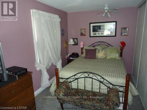 1174 Oxford Street E, London, ON - Indoor Photo Showing Bedroom
