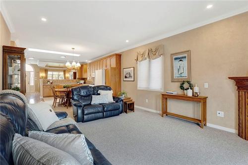238 Hepburn Crescent, Hamilton, ON - Indoor Photo Showing Living Room