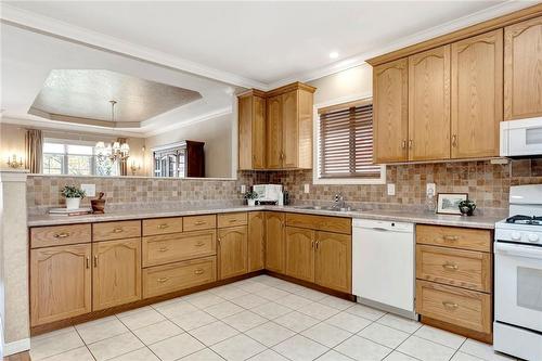 238 Hepburn Crescent, Hamilton, ON - Indoor Photo Showing Kitchen With Double Sink