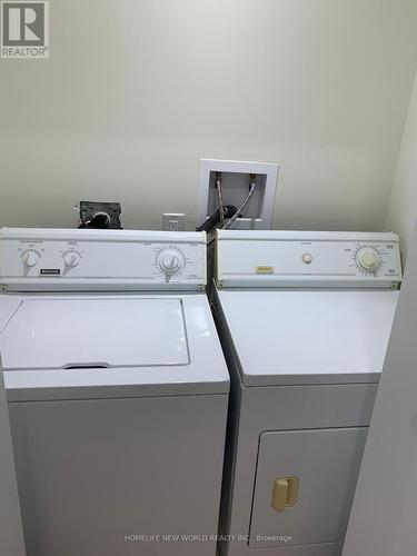 Bsmt - 18 Leggott Avenue, Barrie, ON - Indoor Photo Showing Laundry Room
