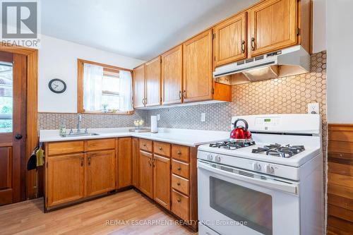90 Graham Avenue S, Hamilton, ON - Indoor Photo Showing Kitchen