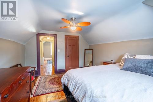 90 Graham Avenue S, Hamilton, ON - Indoor Photo Showing Bedroom