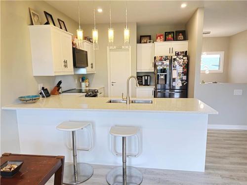 48 Sand Piper Trail N, Landmark, MB - Indoor Photo Showing Kitchen With Double Sink