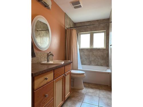 4995 Ponderosa Crescent, Canal Flats, BC - Indoor Photo Showing Bathroom