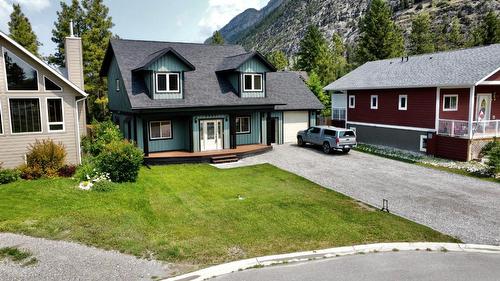 4995 Ponderosa Crescent, Canal Flats, BC - Outdoor