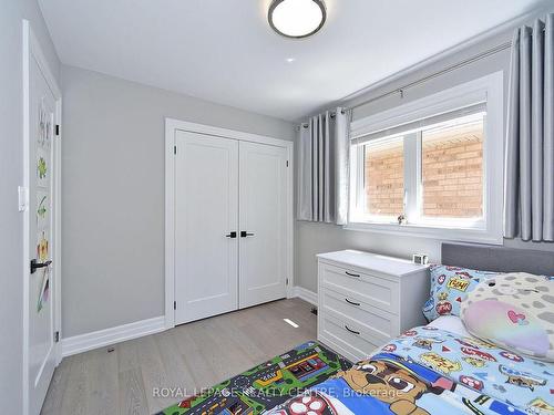 8 Catalpa Cres, Vaughan, ON - Indoor Photo Showing Bedroom