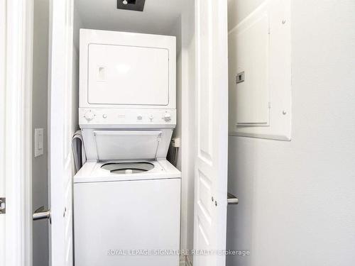 1402-223 Webb Dr, Mississauga, ON - Indoor Photo Showing Laundry Room