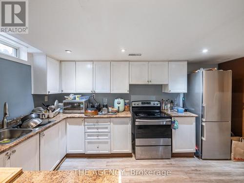 44 Kershaw Street, Brampton, ON - Indoor Photo Showing Kitchen