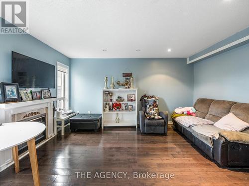 44 Kershaw Street, Brampton, ON - Indoor Photo Showing Living Room