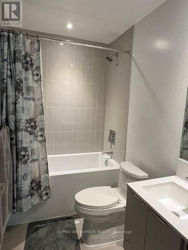 5110 - 3900 Confederation Parkway, Mississauga, ON - Indoor Photo Showing Bathroom