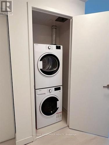 5110 - 3900 Confederation Parkway, Mississauga, ON - Indoor Photo Showing Laundry Room