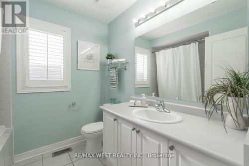 50 Riel Drive, Richmond Hill, ON - Indoor Photo Showing Bathroom
