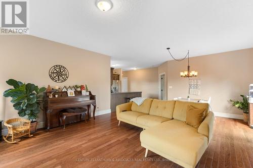 17 Rosemary Court, Prince Edward County, ON - Indoor Photo Showing Living Room
