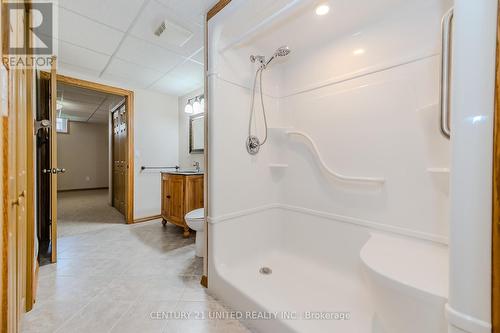 10 Booty Lane, Cambridge, ON - Indoor Photo Showing Bathroom