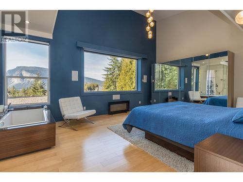 6250 60 Avenue Ne, Salmon Arm, BC - Indoor Photo Showing Bedroom
