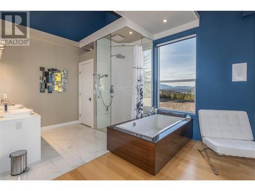 6250 60 Avenue Ne, Salmon Arm, BC - Indoor Photo Showing Bathroom