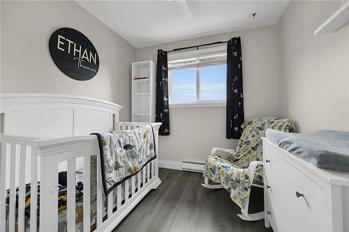 125 Livingston Avenue|Unit #16, Grimsby, ON - Indoor Photo Showing Bedroom
