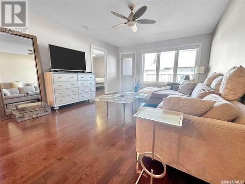 412 Park Avenue, Esterhazy, SK - Indoor Photo Showing Living Room