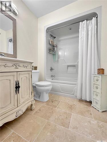 412 Park Avenue, Esterhazy, SK - Indoor Photo Showing Bathroom