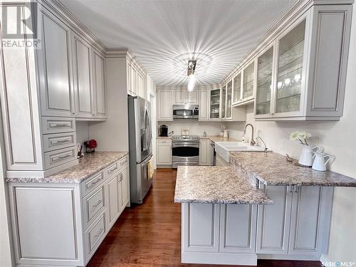 412 Park Avenue, Esterhazy, SK - Indoor Photo Showing Kitchen With Upgraded Kitchen