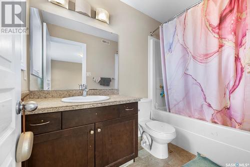 4505 Padwick Avenue, Regina, SK - Indoor Photo Showing Bathroom