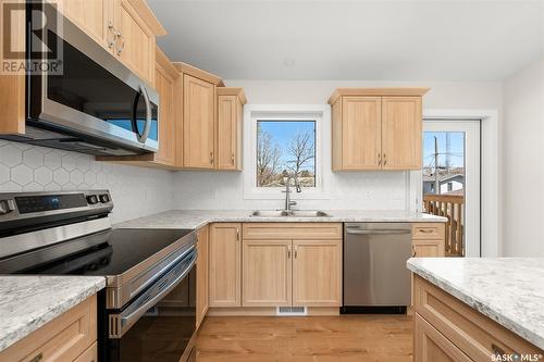 107 Valleyview Drive, Caronport, SK - Indoor Photo Showing Kitchen With Double Sink