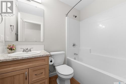 107 Valleyview Drive, Caronport, SK - Indoor Photo Showing Bathroom