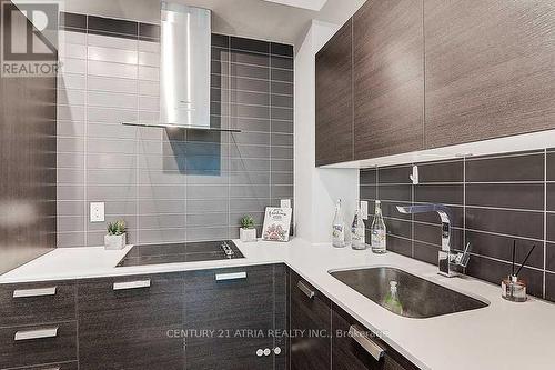 1701 - 11 Bogert Avenue, Toronto, ON - Indoor Photo Showing Kitchen