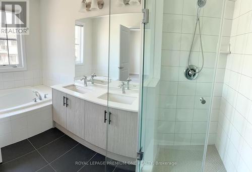 11 Verbena Street, East Gwillimbury, ON - Indoor Photo Showing Bathroom