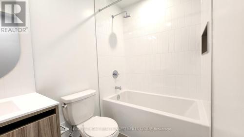 1601 - 7950 Bathurst Street, Vaughan, ON - Indoor Photo Showing Bathroom