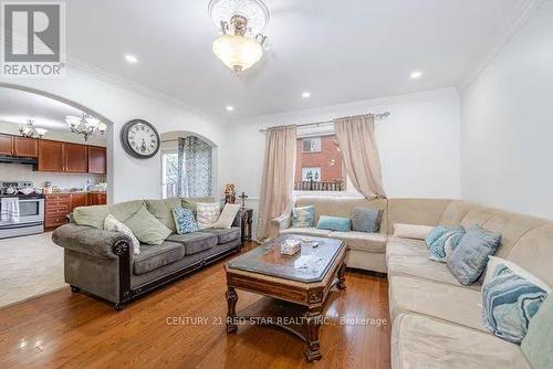 60 Horizon Street, Brampton, ON - Indoor Photo Showing Living Room