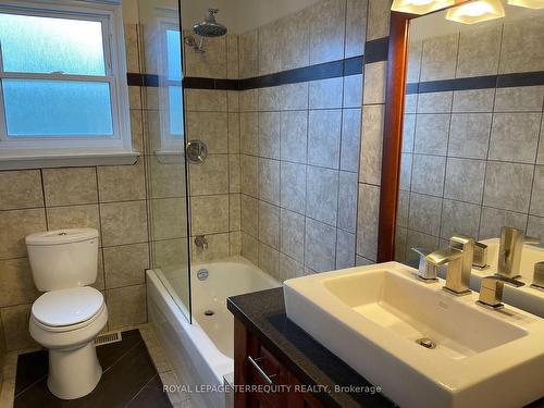 2 Deerpark Cres, Clarington, ON - Indoor Photo Showing Bathroom