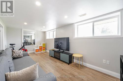 183 Sunnyridge Road, Hamilton, ON - Indoor Photo Showing Living Room