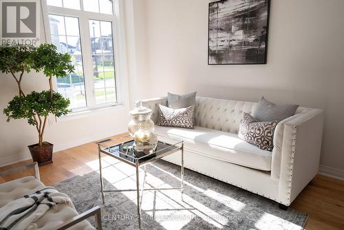 49 Horizon Avenue, Cavan Monaghan, ON - Indoor Photo Showing Living Room