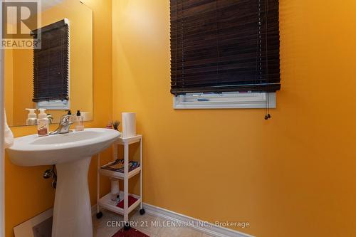 58 Yeaman Drive, Cambridge, ON - Indoor Photo Showing Bathroom